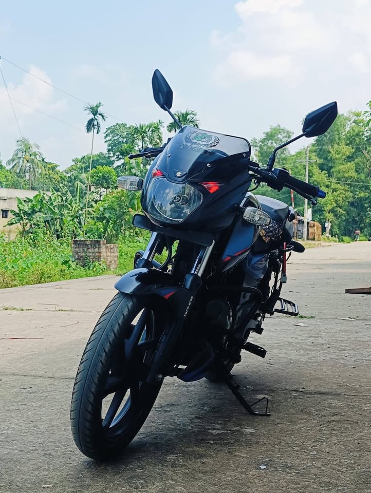 Pulsar 150 black blue