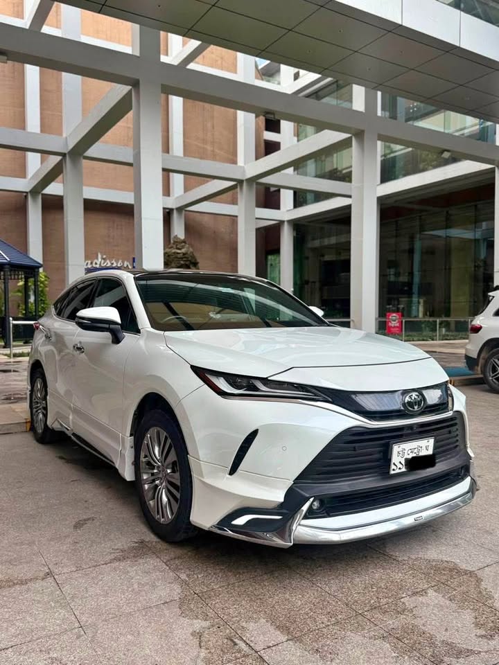 TOYOTA HARRIER Z NON HYBRID PEARL COLOUR